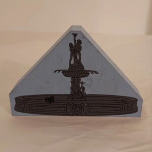 Vintage 1996 The Cat's Meow The Fountain at City Hall Shelf Sitter